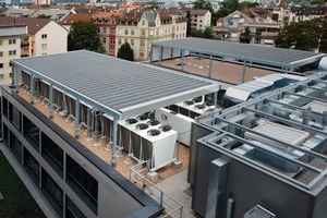  Die neu gebaute Zentrale des DWD liegt in einem Offenbacher Wohngebiet. Die Rückkühlanlage auf dem Dach muss daher neben höchsten Ansprüchen an Betriebssicherheit und Energieeffizienz auch strenge schallschutztechnische Anforderungen erfüllen 