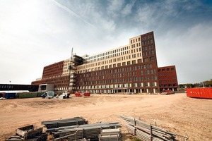 Das Jeroen Bosch-Krankenhaus entsteht in Hertogenbosch. Nach voraussichtlicher Fertigstellung in 2011 wird das Krankenhaus 1000 Betten bieten und als Ausbildungskrankenhaus dienen 