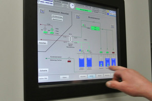  Mithilfe modernster Technik überwachen die Energiespezialisten der e-con AG die Kraft-Wärme-Kälte-Kopplungsanlage der Dachser-Niederlassung in Memmingen. 