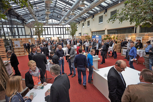  Auf der Leading Air Convention präsentierten sich Partnerunternehmen wie Zennio, Güntner und auch der Bauverlag mit einem Ausstellungsstand.  