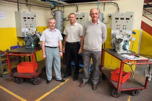  Jean-Marc Eberlen (Vertriebsleiter Deutschland), Marc Beaurain (Technischer Leiter) und Firmeninhaber Yann Le Guen  