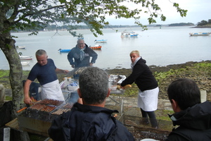  Am ersten Abend gab es ein Barbecue: Jeder Teilnehmer hatte die Aufgabe, eine nationale Speise aus seiner Heimat mitzubringen. 