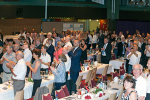  Standing Ovations von Mitarbeitern, Mitstreitern, Weggefährten und Freunden für Manfred Seikel 