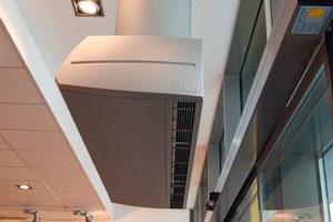  Bild 3: Der Biddle-Komfort-Türluftschleier wurde speziell für das Daikin-Wärmepumpensystem entwickelt und nutzt die Kondensationswärme der Kältemaschine.  