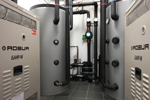  Zwei Erdgas betriebene Gaswärmepumpen des Herstellers Robur Typ „GAHP-W“ verrichten im Edeka-Markt in Bad Wiessee ihren Dienst. Dabei kommt ein Ammoniak/Wasser-Gemisch als Kältemittel zum Einsatz 