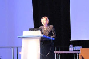  Britta Wirtz, Geschäftsführerin der Messe Karlsruhe, bezeichnete den „Kälte-Klima-Fachtag“ als „vollen Erfolg“ und begrüßte die Teilnehmer der Mitgliederversammlung in Karlsruhe. 