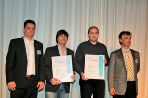  Managing Director Xavier Feys (re.) und Regional Sales Manager Thomas Graupensberger (li.) (beide Daikin Airconditioning Germany GmbH) gratulieren den Gewinnern des Daikin Planerpreises Dipl. Ing. Christian Donner (igb AG) (3.v.l.) und Dipl. Ing. Dieter Ochsenkühn (i.m.i. Ingenieurbüro) (2.v.l.). 