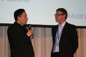  Dipl.-Ing. Carsten Plummer, Planerpreis-Gewinner 2011, im Gespräch mit Daikin-Marketingleiter Bernhard Schöner 