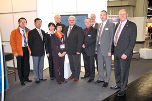  Foto von links nach rechts: Herr Wang (CAR), Herr Zhong (CAR), Frau Cheng, Frau Zhang (CAR), Dr. Reinhold, Herr Klasen, Herr Bachmann, Herr Baumeister (stv. Bundesinnungsmeister), Herr Heuberger (Bundesinnungsmeister), Herr Woste 