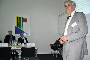  Sitzungsteilnehmer im Diskurs mit Prof. Dr.-Ing. Jochem 