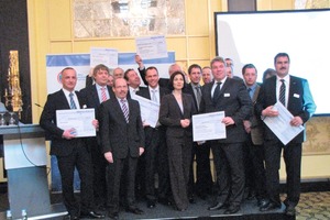  Die Parlamentarische Staatssekretärin im Bundesumweltministerium, Katherina Reiche (Mitte), nahm die Auszeichnung der Gewinner vor 