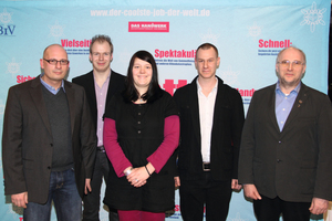  Thorben Koll (Prüfungsausschussvorsitzender), Sascha Johannsen (2. Landessieger), Ann-Christin Brumm (3. Landessiegerin), Andre Menz (1. Landessieger) und Klaus Oelrichs (Obermeister) v.l.n.r. 