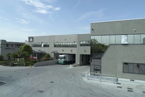  Das neue und hochmoderne Werk von Solo Italia wurde nach den aktuellen Hygienebestimmungen errichtet und nach den strengsten Qualitätsverfahren zertifiziert. Das Werk verfügt über eine gut ausgestattete Forschungs- und Entwicklungsabteilung 