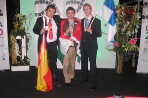  Europe Team No.7 bei der Verleihung ihrer Silbermedaillen (Christian Richter 1.v.l.) 
