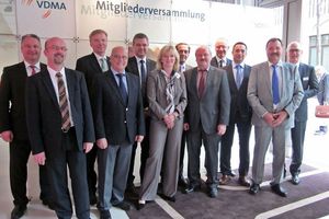  Von links nach rechts Michael Bauer, Dr. Urs Herding, Dr. Henning Bähren, Ralf Dörner, Wolf Hartmann, Monika Witt, Dr. Hugo Blaum, Hartmut Brandau, Bernd Münstermann, Robert Gerle, Dr. Bruno Lindl, Dr. Thomas Schräder (nicht abgebildet: Lutz Reuter, Thomas Rippert, Andreas von Thun) 