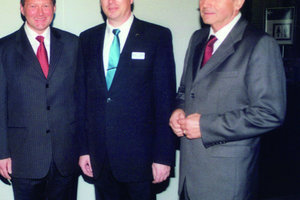  Man rückt wieder näher zusammen: Gerhard Neuhauser (AREA-Präsident), Frank Heuberger (Bundesinnungsmeister, BIV) und Werner Häcker (VDKF-Präsident) beim BIV-Empfang auf der Chillventa 