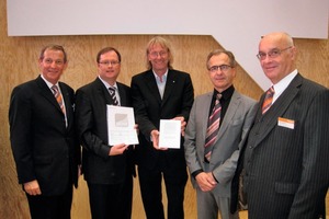  Zertifikatsverleihung im Rahmen der Expo Real 2011 in München mit (v.l.n.r.): Peter Ottman, Landrat Kreis Viersen, Michael Schilling, Vertriebleiter SEW, DGNB-Auditor Ulrich Krafft von der Innius RR GmbH, Architekt Martin R. Pastor und Rolf Adolphs, dem G 