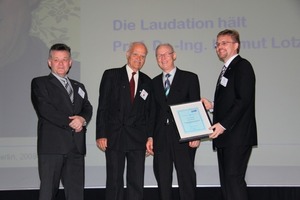  v.l.n.r. Josef Osthues (stellv. DKV-Vorsitzender) mit Laudator Prof. Dr. Helmut Lotz, DKV-Ehrenmitglied Adalbert Stenzel und Prof. Dr. Michael Arnemann (DKV-Vorsitzender) 