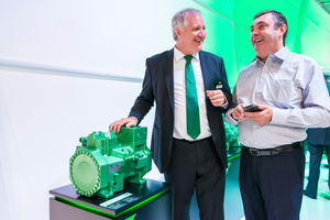  Bitzer hat bereits vor mehr als 15 Jahren mit der Produktion von CO2-Verdichtern begonnen und in der Zwischenzeit das Produkt- und Leistungsspektrum stetig erweitert. Links im Bild: Dr. Heinz Jürgensen, Bitzer Director Application Engineering and Product  